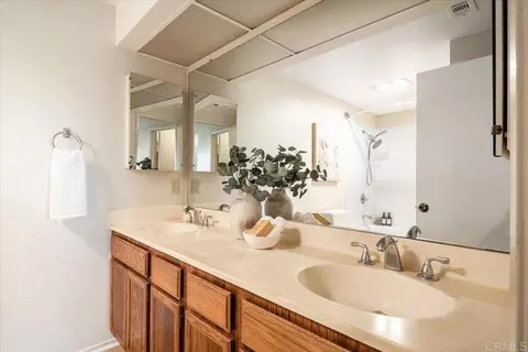 Bath - 3153 Vista Mar, Carlsbad, CA 92009 photo 2 of 3