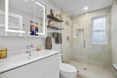 Bath - 764 E Solana Cir, Solana Beach, CA 92075 photo 2 of 2