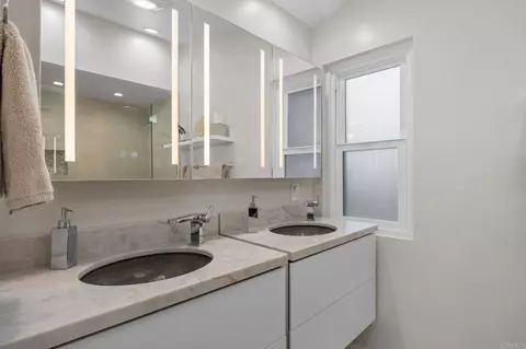 Bath - 764 E Solana Cir, Solana Beach, CA 92075 photo 1 of 2