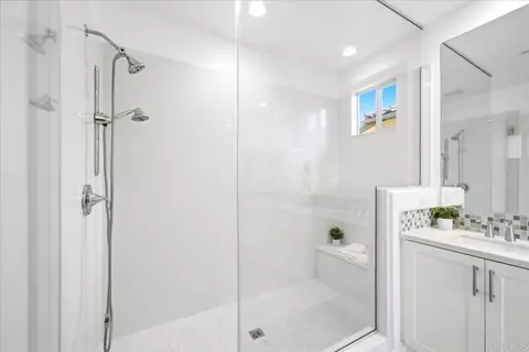 Bath - 1267 Via Candelas, Oceanside, CA 92056 photo 3 of 5