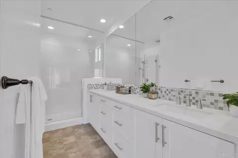 Bath - 1267 Via Candelas, Oceanside, CA 92056 photo 2 of 5