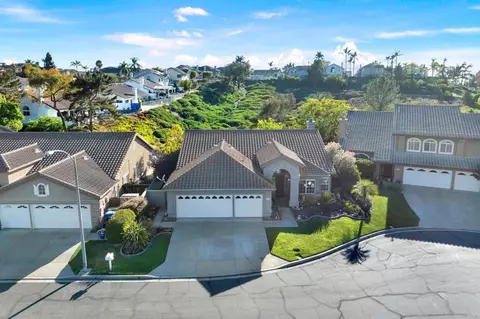 4976 Skyhawk Way, Oceanside, CA 92056 photo 2