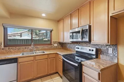 Kitchen - 615 Fredricks Ave #89, Oceanside, CA 92058 photo 4 of 5