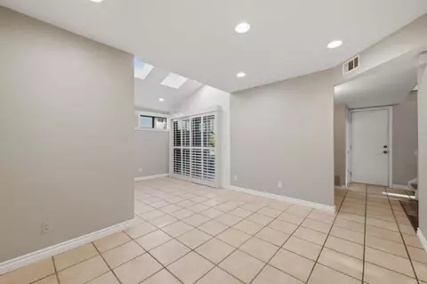 Living - 2343 Nicklaus Dr, Oceanside, CA 92056 photo 2 of 4