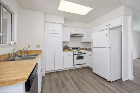 Kitchen - 3544 Boussock Ln, Oceanside, CA 92057 photo 2 of 2