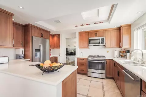 Kitchen - 2668 Sugarpine Ln, Fallbrook, CA 92028 photo 2 of 6