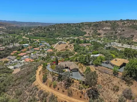 View/Area - 2668 Sugarpine Ln, Fallbrook, CA 92028 photo 2 of 2
