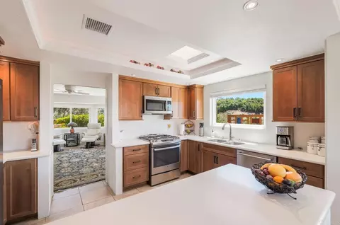 Kitchen - 2668 Sugarpine Ln, Fallbrook, CA 92028 photo 5 of 6