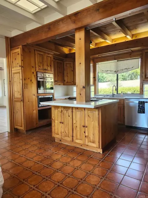 231 S Stage Coach Ln, Fallbrook, CA 92028 photo 2
