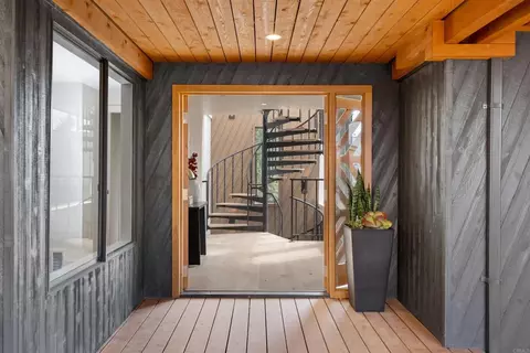 Entry Way - 2133 Cordero Rd, Del Mar, CA 92014 photo 2 of 3