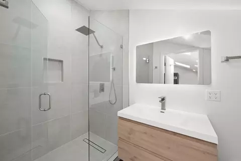 Bath - 2133 Cordero Rd, Del Mar, CA 92014 photo 2 of 2