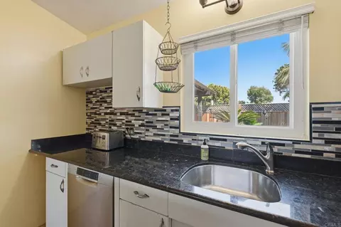 Kitchen - 311 Eaton St, Oceanside, CA 92054 photo 6 of 7