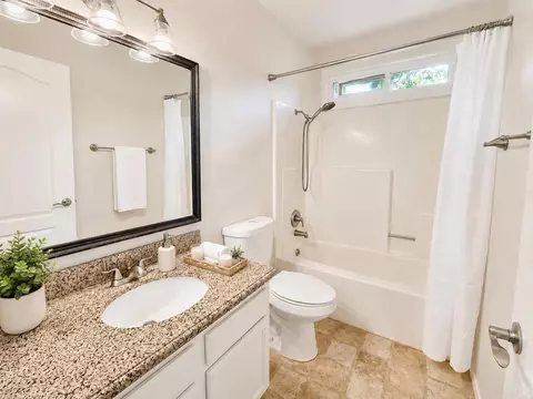 Bath - 502 Calle Montecito #18, Oceanside, CA 92057 photo 3 of 4