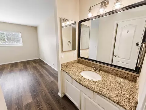 Bath - 502 Calle Montecito #18, Oceanside, CA 92057 photo 2 of 4