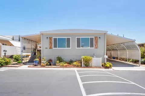 1010 E Bobier #17, Vista, CA 92084 photo 3