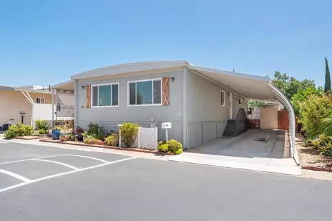 1010 E Bobier #17, Vista, CA 92084 photo 4