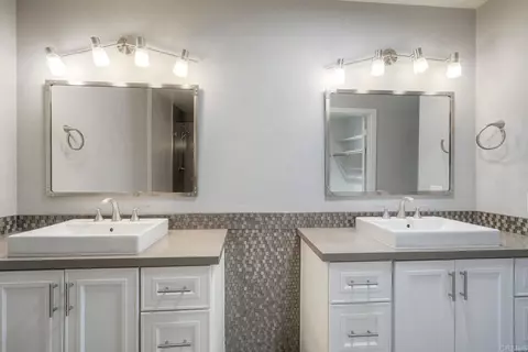 Bath - 4210 Dawn Ln, Oceanside, CA 92056 photo 2 of 4
