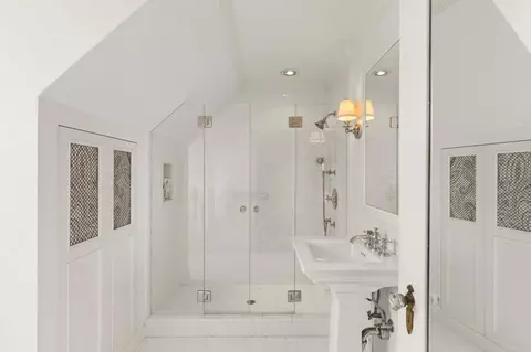 Bath - 7716 Lookout Dr, La Jolla, CA 92037 photo 3 of 3