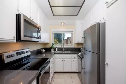 Kitchen - 1976 Fairlee Dr, Encinitas, CA 92024 photo 1 of 2