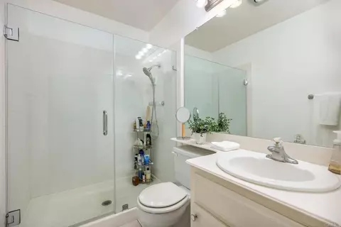 Bath - 1976 Fairlee Dr, Encinitas, CA 92024 photo 2 of 2