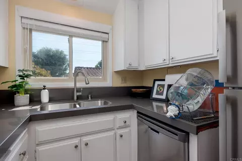 Kitchen - 1976 Fairlee Dr, Encinitas, CA 92024 photo 2 of 2
