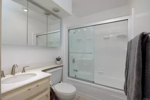 Bath - 1976 Fairlee Dr, Encinitas, CA 92024 photo 1 of 2