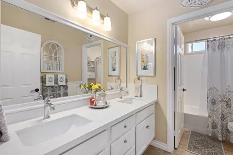 Bath - 2285 Hillyer St, Carlsbad, CA 92008 photo 4 of 4