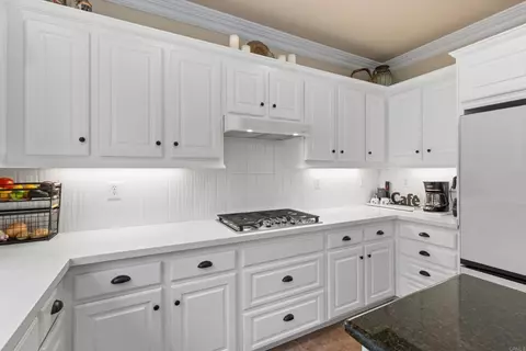 Kitchen - 2285 Hillyer St, Carlsbad, CA 92008 photo 4 of 5