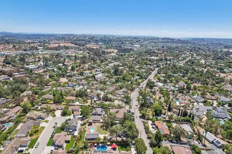 View/Area - 916 Sunset Dr, Vista, CA 92081 photo 11 of 12