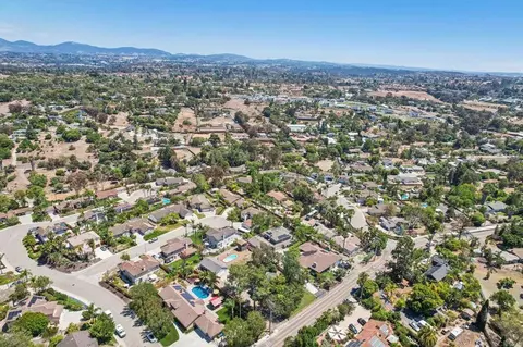 View/Area - 916 Sunset Dr, Vista, CA 92081 photo 10 of 12