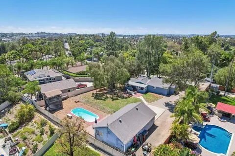 View/Area - 916 Sunset Dr, Vista, CA 92081 photo 3 of 12