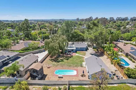 View/Area - 916 Sunset Dr, Vista, CA 92081 photo 2 of 12