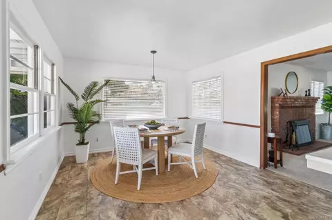 Dining - 916 Sunset Dr, Vista, CA 92081 photo 2 of 4
