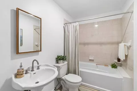 Bath - 916 Sunset Dr, Vista, CA 92081 photo 2 of 2