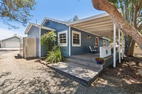 Exterior - 916 Sunset Dr, Vista, CA 92081 photo 3 of 15
