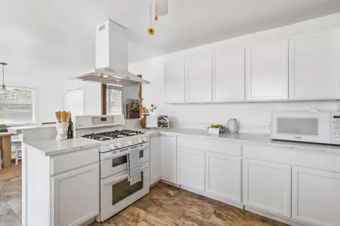 Kitchen - 916 Sunset Dr, Vista, CA 92081 photo 3 of 6
