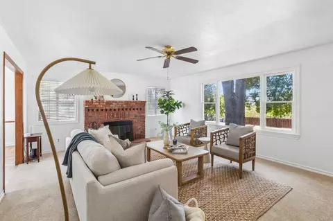 Living - 916 Sunset Dr, Vista, CA 92081 photo 4 of 4