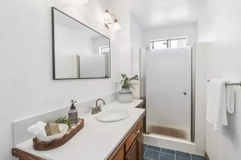 Bath - 916 Sunset Dr, Vista, CA 92081 photo 1 of 2
