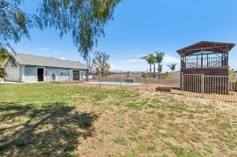 Exterior - 916 Sunset Dr, Vista, CA 92081 photo 12 of 15