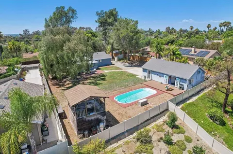 View/Area - 916 Sunset Dr, Vista, CA 92081 photo 1 of 12