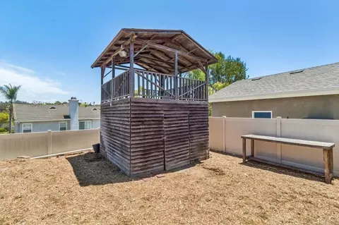 Exterior - 916 Sunset Dr, Vista, CA 92081 photo 13 of 15