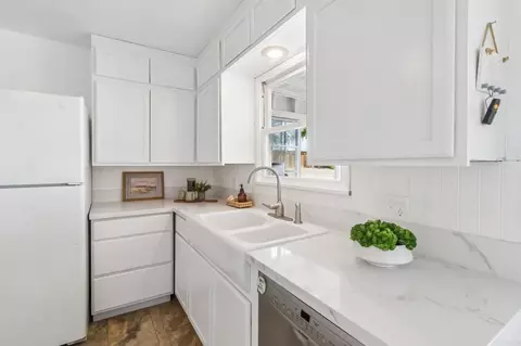Kitchen - 916 Sunset Dr, Vista, CA 92081 photo 5 of 6