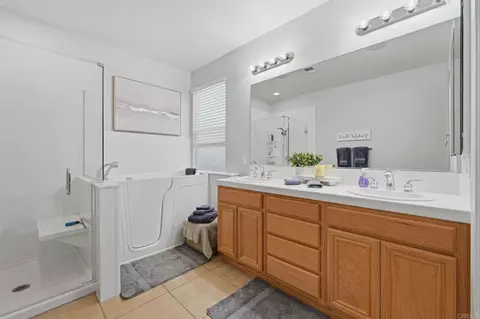 Bath - 41645 Cypress Point Way, Temecula, CA 92591 photo 1 of 4