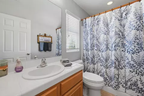 Bath - 41645 Cypress Point Way, Temecula, CA 92591 photo 4 of 4