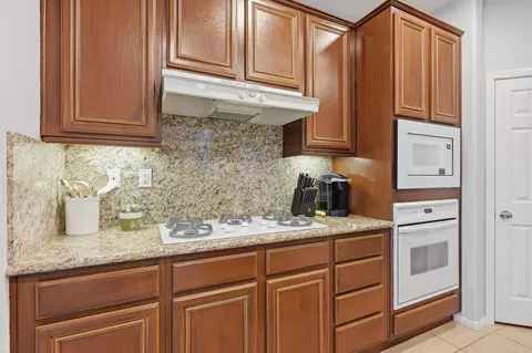 Kitchen - 41645 Cypress Point Way, Temecula, CA 92591 photo 5 of 5