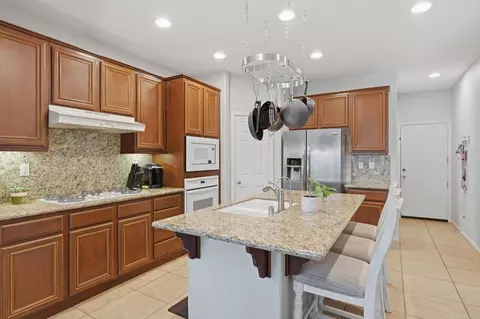 Kitchen - 41645 Cypress Point Way, Temecula, CA 92591 photo 3 of 5