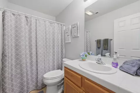 Bath - 41645 Cypress Point Way, Temecula, CA 92591 photo 3 of 4