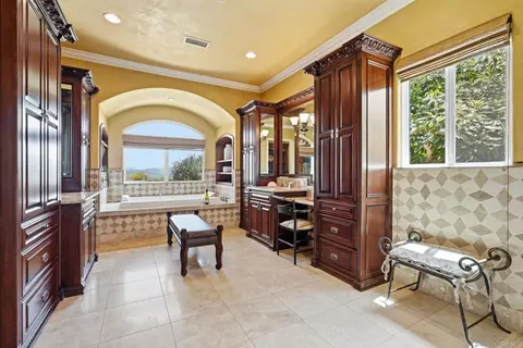 Bath - 2484 Dos Lomas, Fallbrook, CA 92028 photo 1 of 10