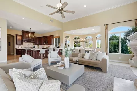 Living - 2484 Dos Lomas, Fallbrook, CA 92028 photo 3 of 4
