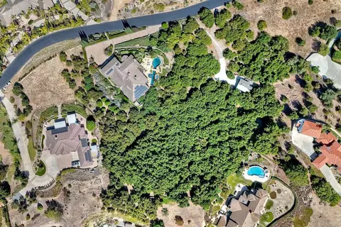 View/Area - 2484 Dos Lomas, Fallbrook, CA 92028 photo 4 of 10